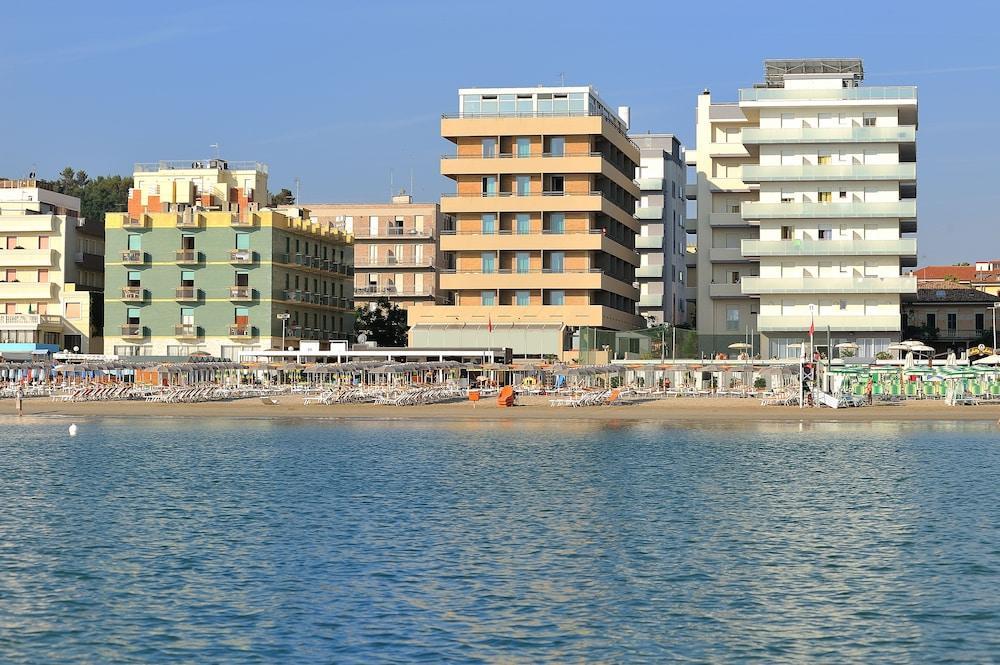 Hotel delle Nazioni Pesaro Esterno foto
