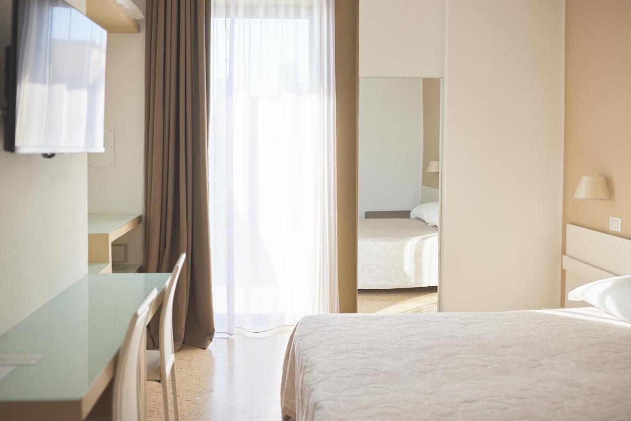 Hotel delle Nazioni Pesaro Esterno foto