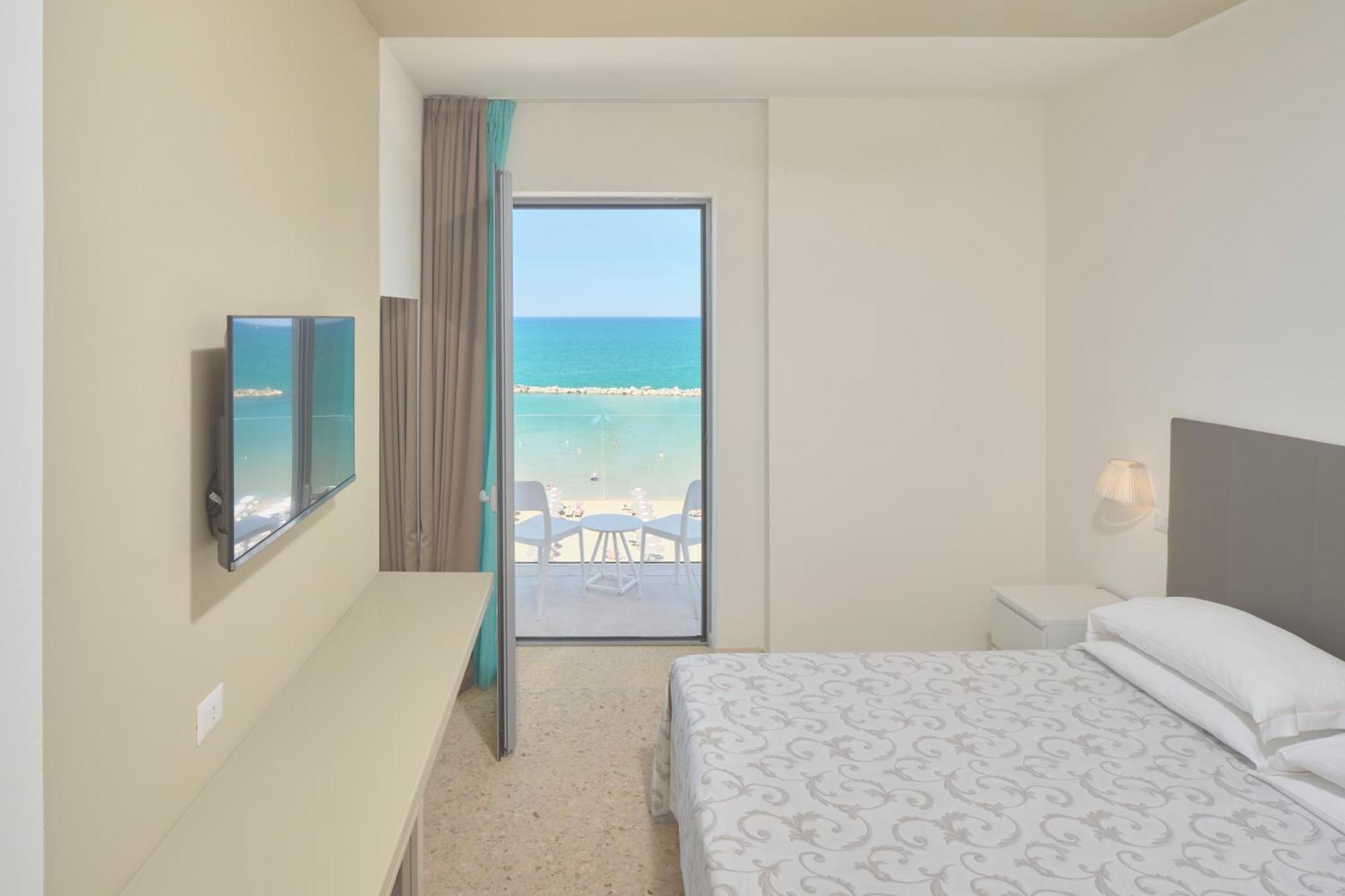 Hotel delle Nazioni Pesaro Esterno foto