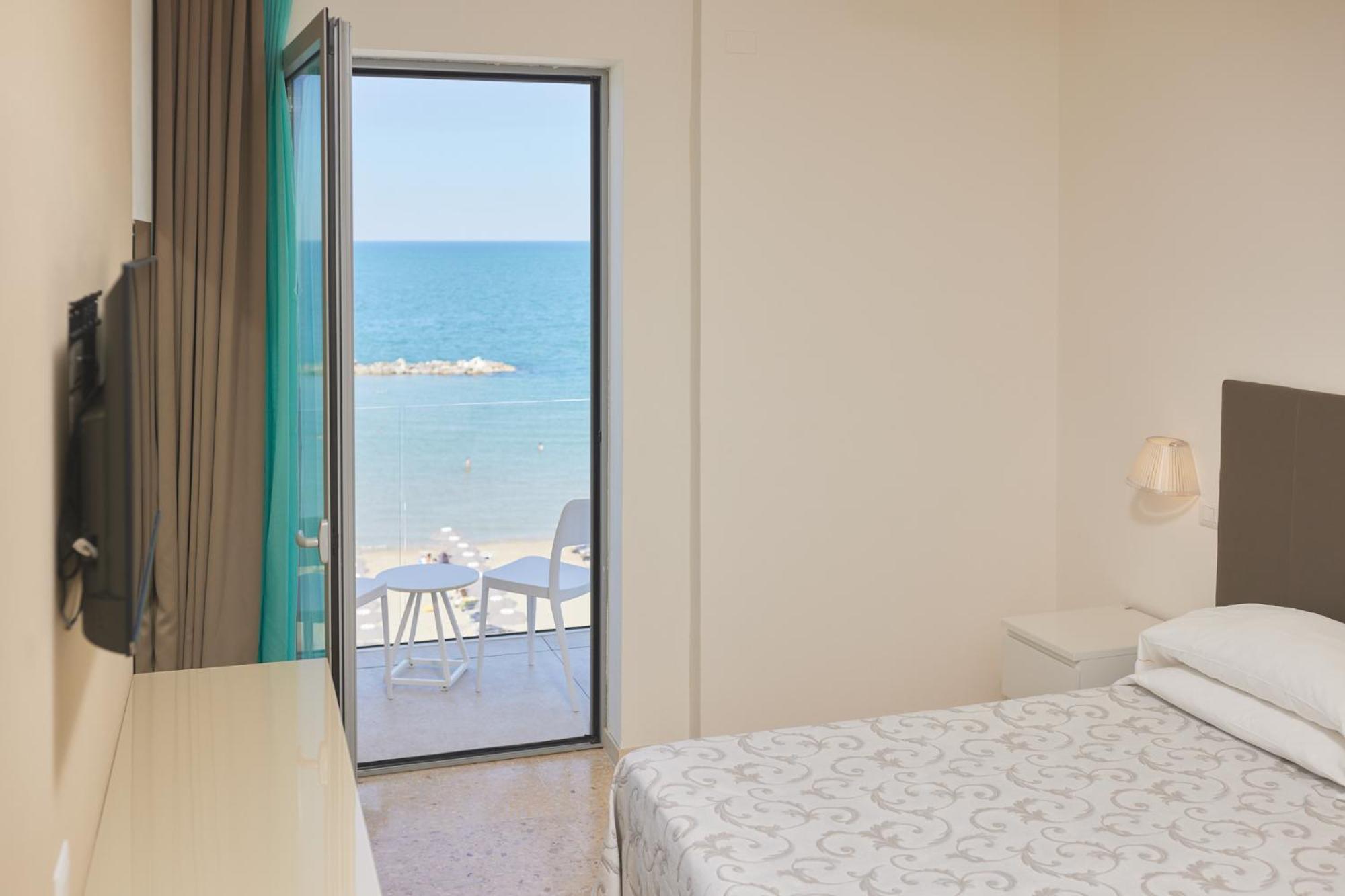 Hotel delle Nazioni Pesaro Esterno foto