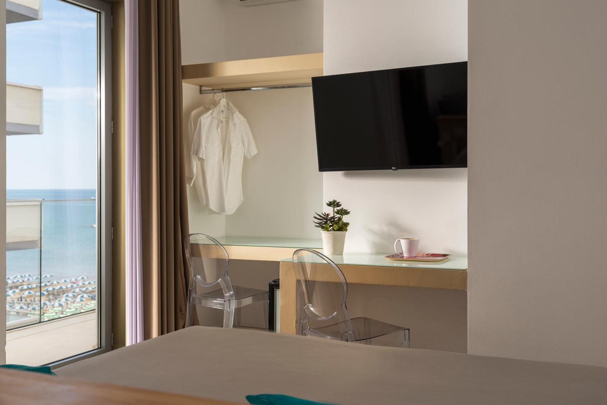 Hotel delle Nazioni Pesaro Esterno foto
