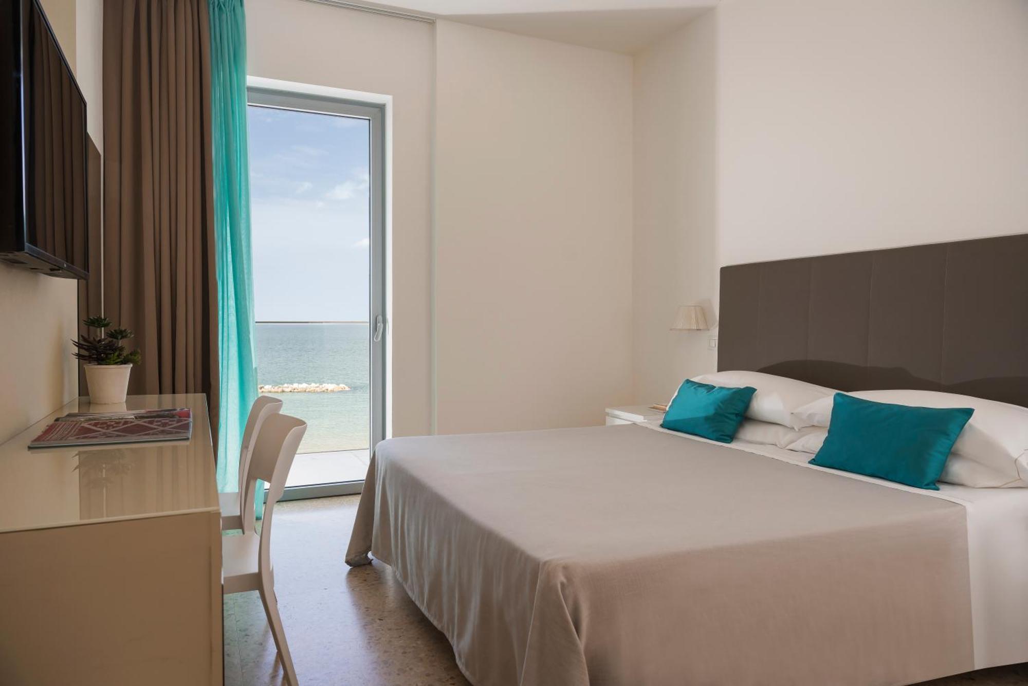 Hotel delle Nazioni Pesaro Esterno foto