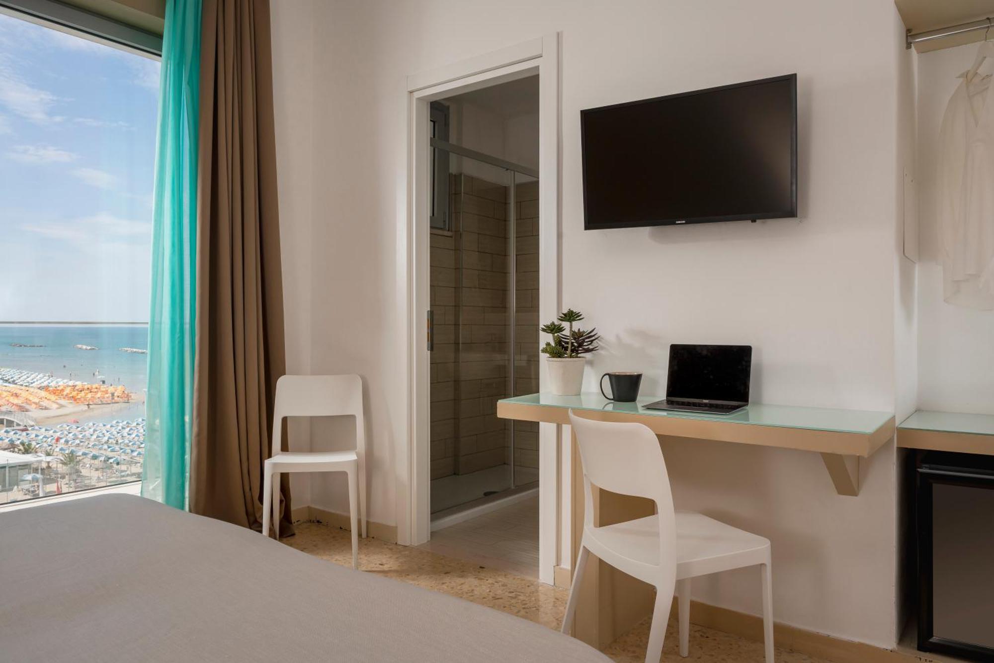 Hotel delle Nazioni Pesaro Esterno foto