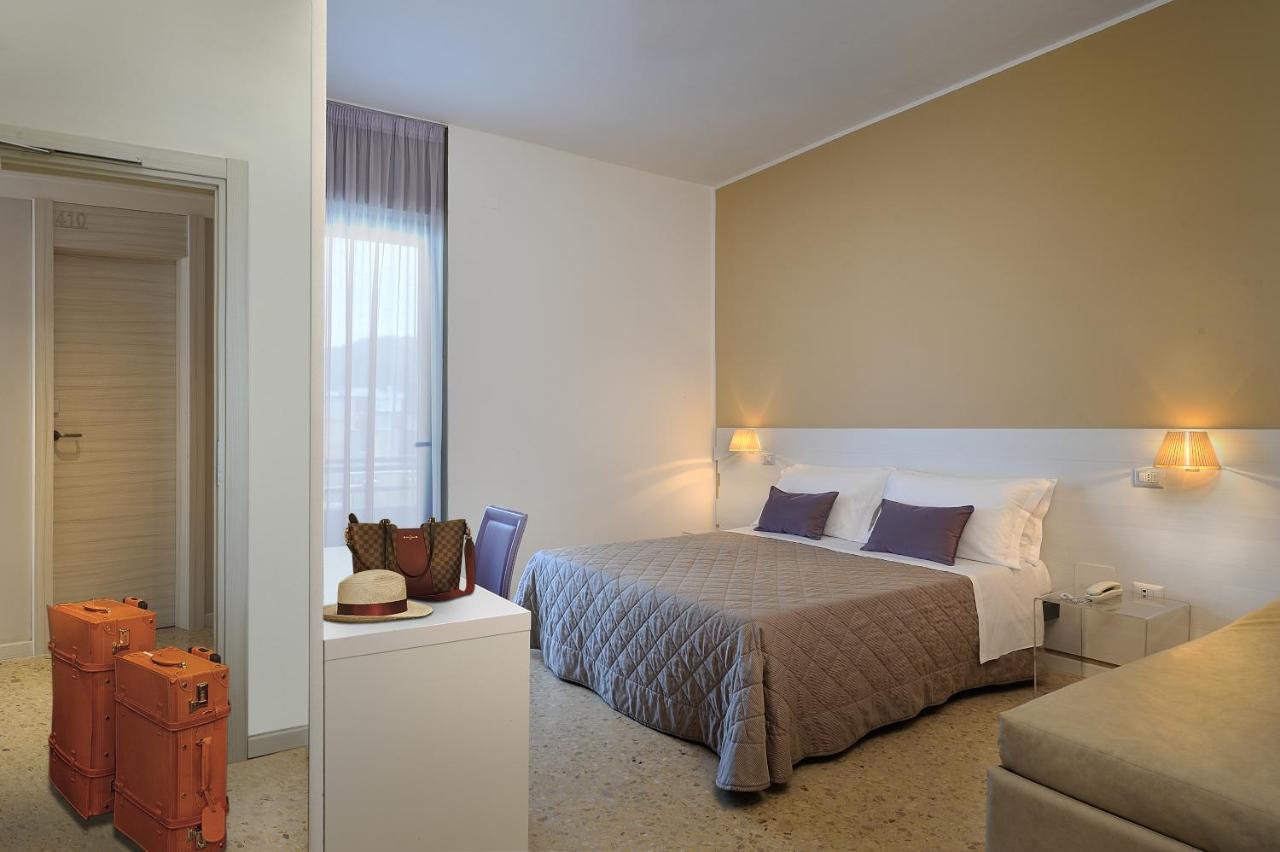Hotel delle Nazioni Pesaro Esterno foto
