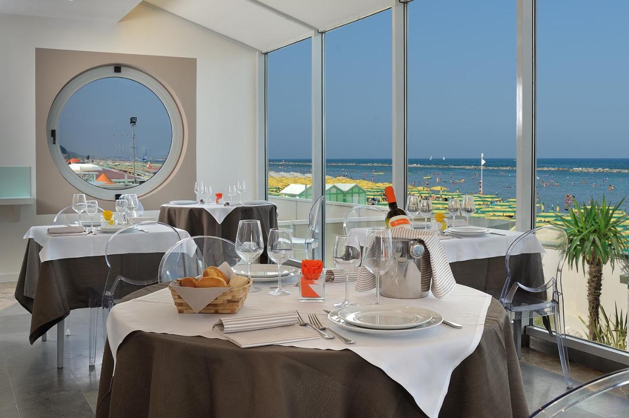 Hotel delle Nazioni Pesaro Esterno foto